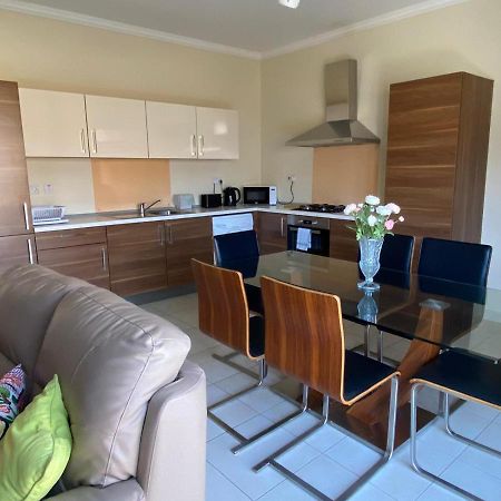 Newly Refurbished Mellieha Central Apartment Kültér fotó