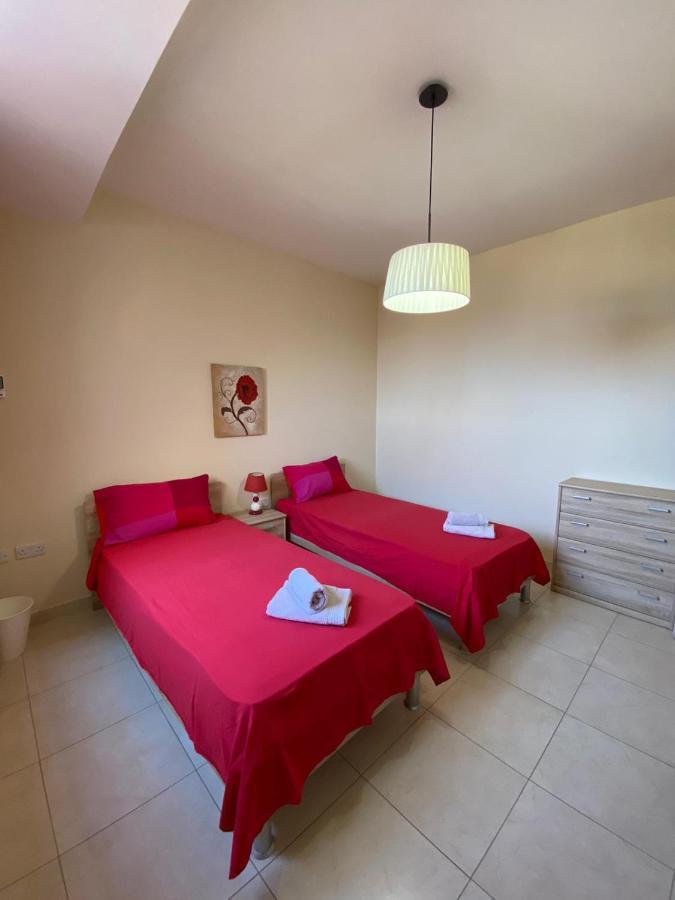 Newly Refurbished Mellieha Central Apartment Kültér fotó