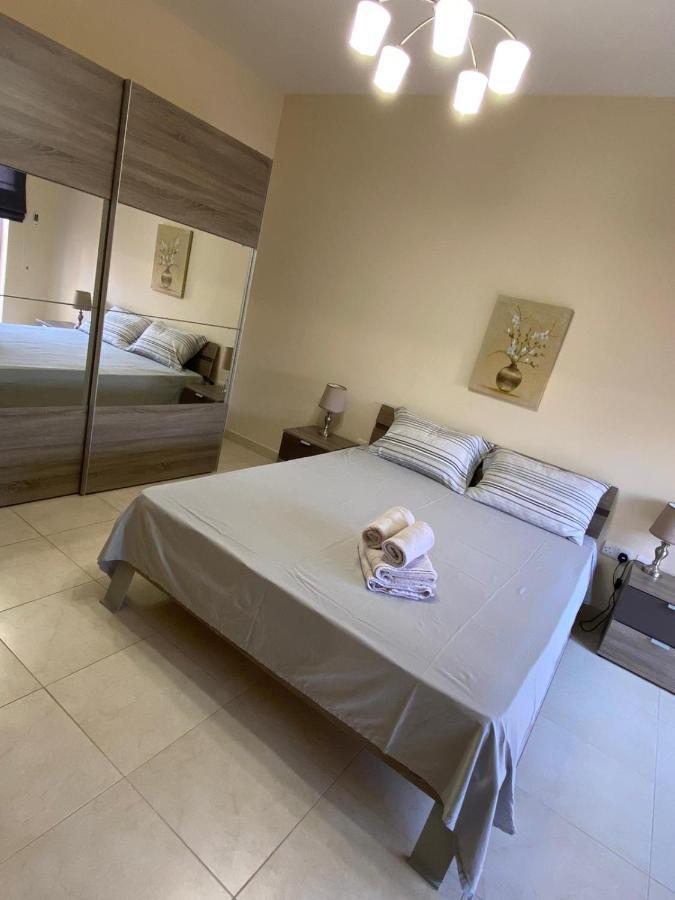 Newly Refurbished Mellieha Central Apartment Kültér fotó