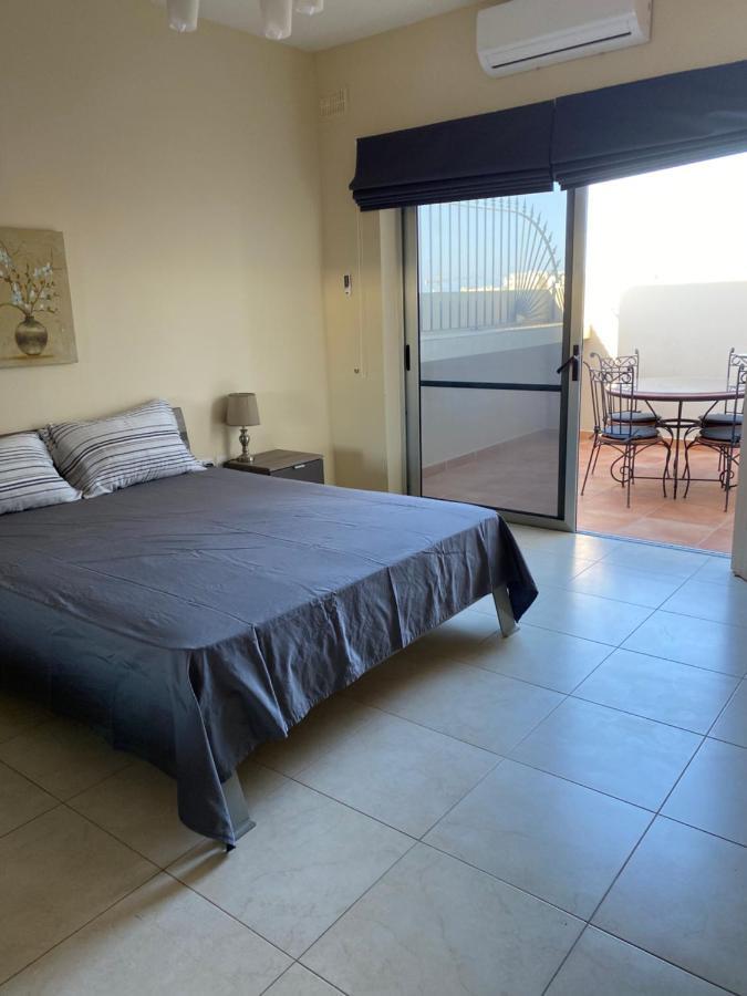 Newly Refurbished Mellieha Central Apartment Kültér fotó